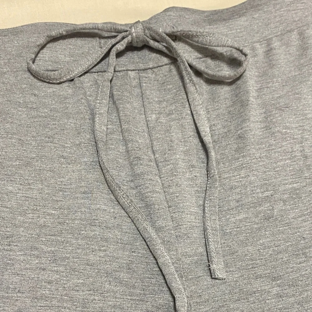 Trendy Queen Women's Gray Joggers, Elastic Waist, Flowy, Size XL.